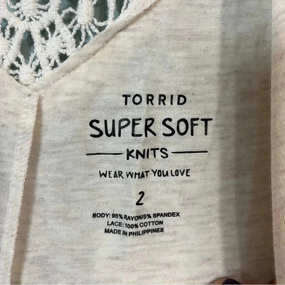 Torrid super soft knits cream cardigan size 2/2X crochet back - Picture 2 of 5